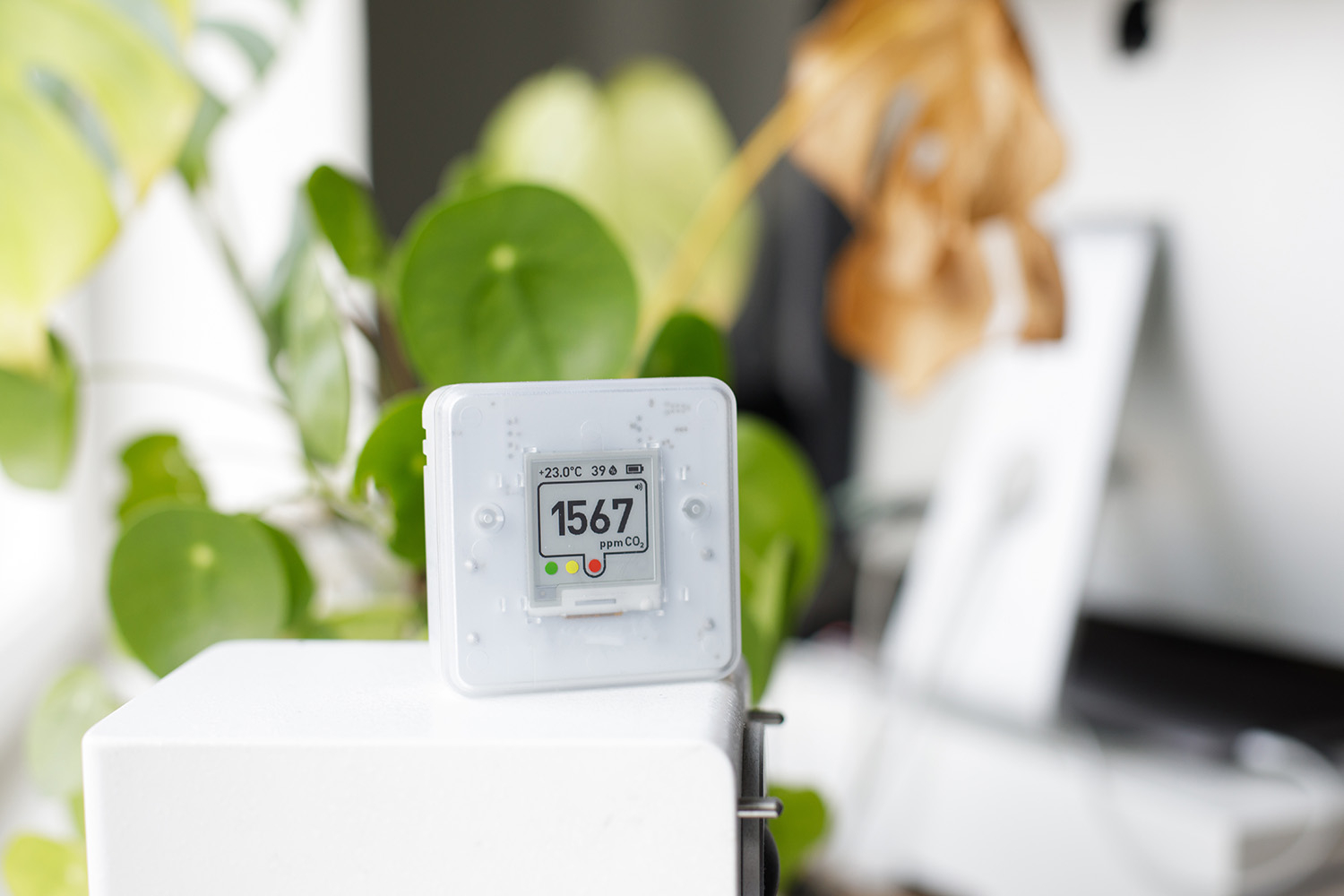 CO2 Sensor mit Anzeige 1567 ppm