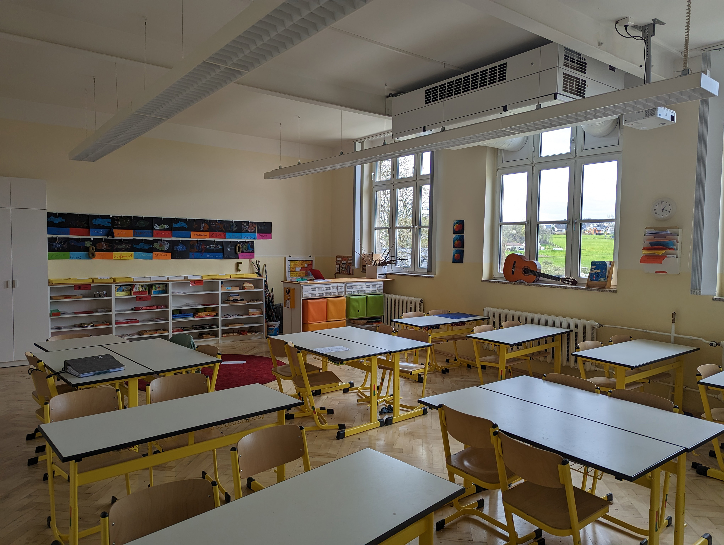 Seitenansicht DEX3000 Unterdecken Variante Klassenraum