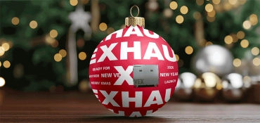 Weihnachtskugel mit Schlagwörtern wie EXHAUSTO und einem Produktbild von unserem Lüftungsgerät VEX1000