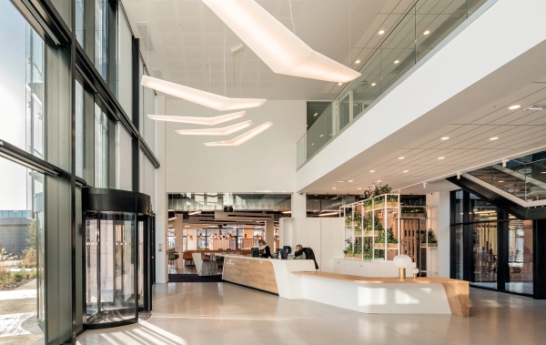 Headquarter Gebäude Eingangshalle Aldes Gruppe