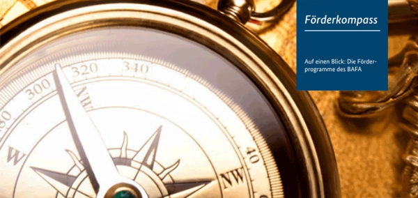 Bild von einem Kompass mit einer blauen Fläche auf der in Weiß Förderkompass steht