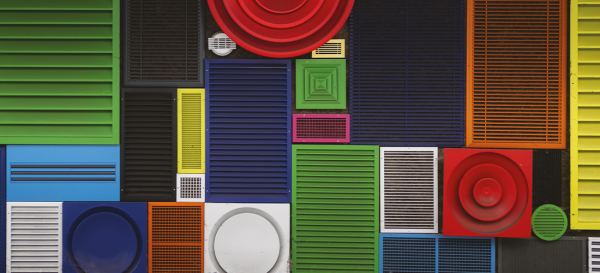 Luftdurchlässe und Wetterschutzgitter in verschiedenen RAL-Farben