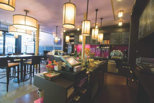 Restaurant Theke mit Sicht in den Gastraum