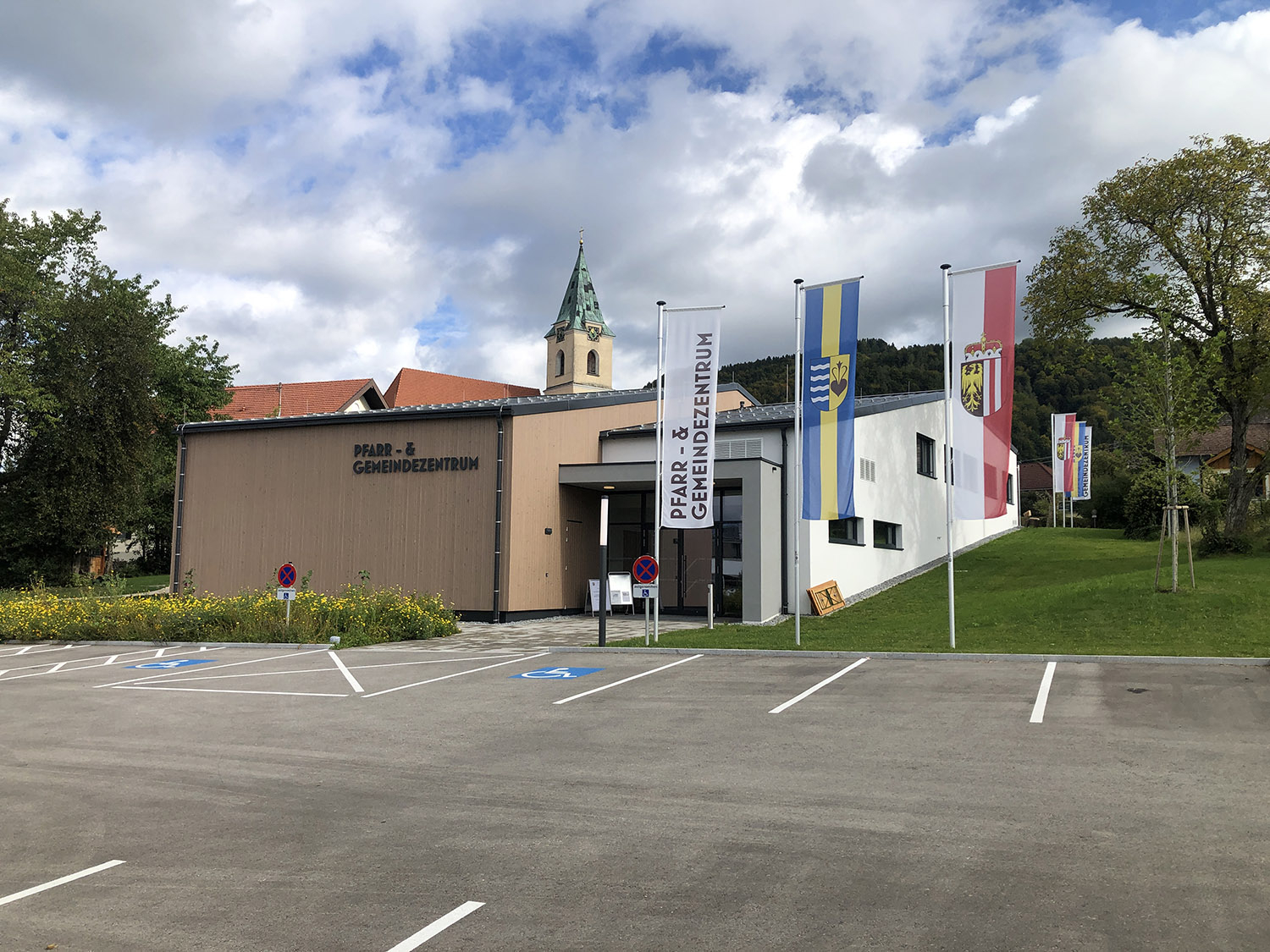 Pfarr- und Gemeindezentrum Weyregg